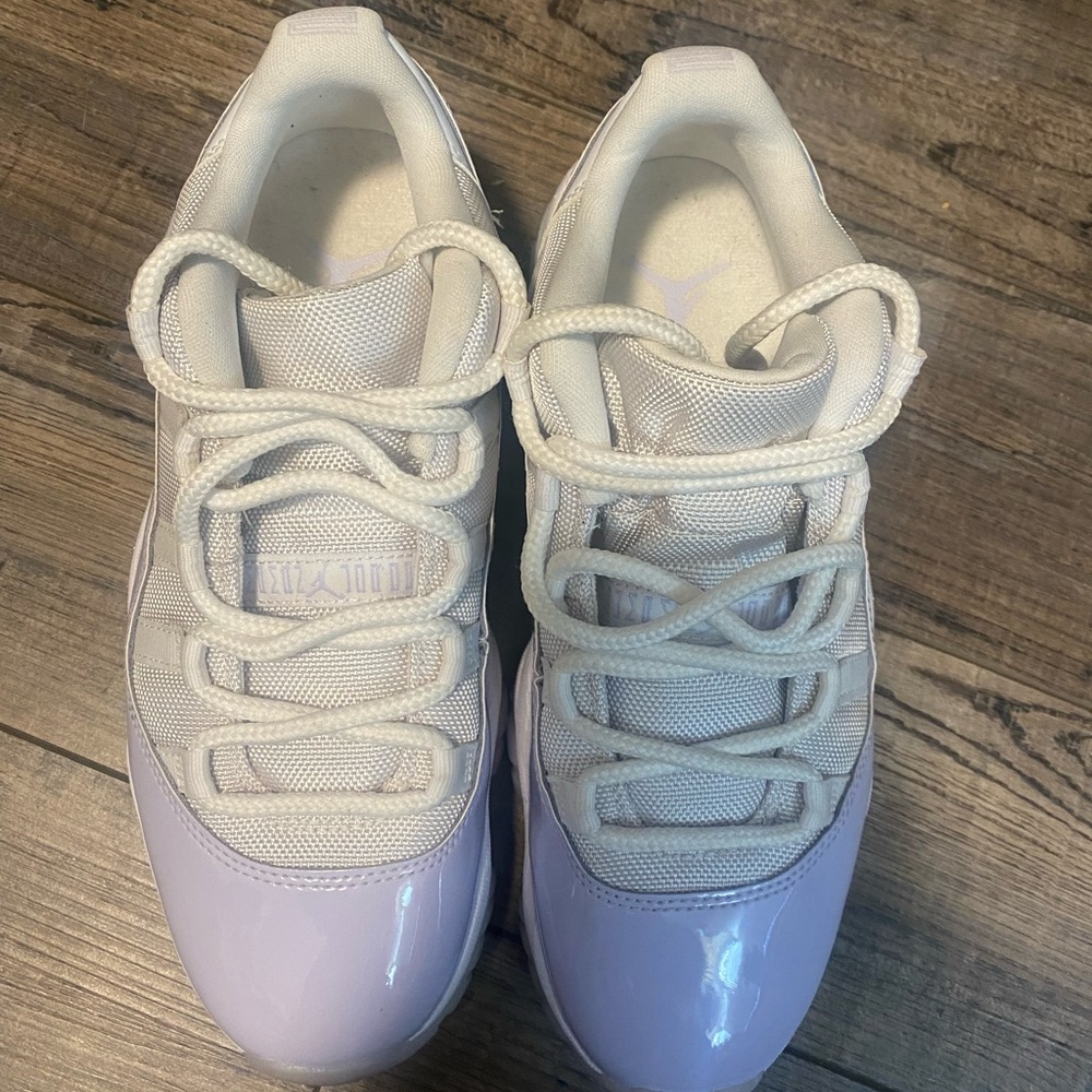 Womens AirJordan retro 11s